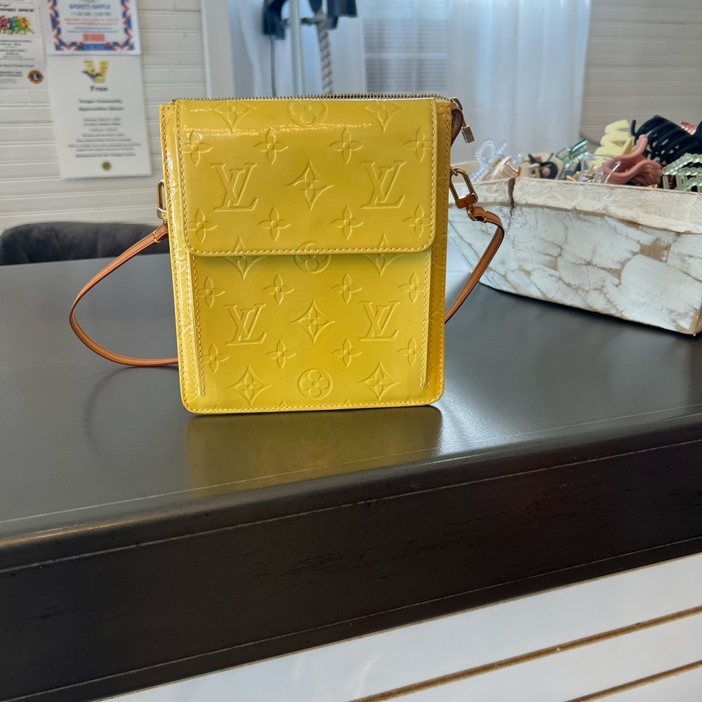 Adorable Louis Vuitton perfect for summer.